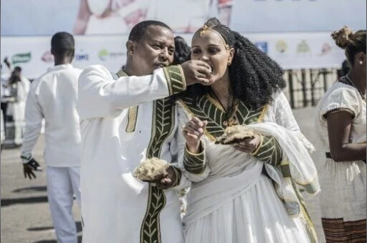 Hundreds marry in traditional Ethiopian mass wedding ceremony