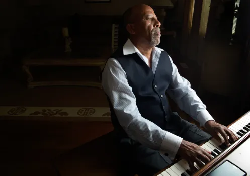 Taxi to ‘Tizita,’ Ethiopian-born musician Hailu Mergia has always put his music first